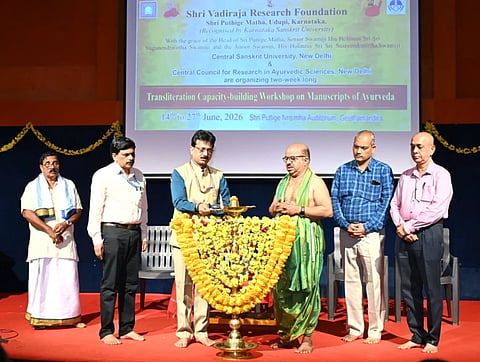ಪ್ರೊ. ವೈದ್ಯ ರಬಿನಾರಾಯಣ ಆಚಾರ್ಯ ತಿಗಳಾರಿ ಲಿಪಿ ಮತ್ತು ಮೋಡಿ ಕನ್ನಡ ಲಿಪಿಯಲ್ಲಿರುವ ಆಯುರ್ವೇದ ಹಸ್ತಪ್ರತಿಗಳ ಲಿಪ್ಯಂತರ ಕಲಿಕಾ ಕಾರ್ಯಾಗಾರ ಉದ್ಘಾಟಿಸಿದರು. 