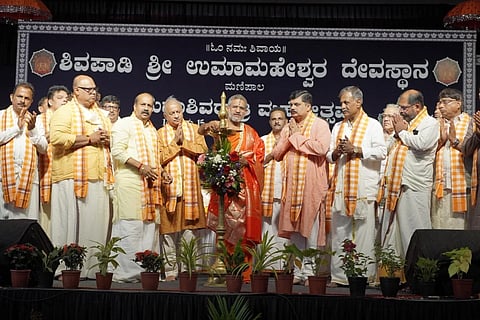 ಶಿವಪಾಡಿ ವೈಭವೋತ್ಸವದಲ್ಲಿ  ಪೇಜಾವರ ಮಠದ ಶ್ರೀ ವಿಶ್ವಪ್ರಸನ್ನ ತೀರ್ಥ ಶ್ರೀಪಾದರು  ಆಶೀರ್ವಚನ ನೀಡಿದರು.   