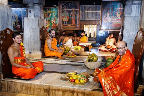 ಶ್ರೀ ಕೃಷ್ಣದೇವರ ಮುಂಭಾಗ ಚಂದ್ರಶಾಲೆಯಲ್ಲಿ "ಪರಾಭವ" ಸಂವತ್ಸರದ ಪಂಚಾಂಗ ಶ್ರವಣ ಕಾರ್ಯಕ್ರಮ.