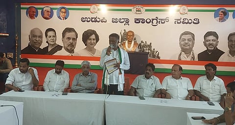 ಕಾರ್ಯಕರ್ತರ ಸಭೆಯನ್ನು ಉದ್ದೇಶಿಸಿ  ಸಚಿವ ಕೆ.ಎಸ್​. ಬಸವಂತಪ್ಪ  ಮಾತನಾಡಿದರು.