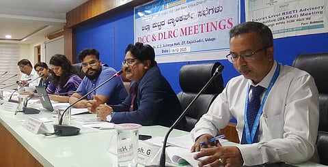 ಜಿಲ್ಲಾ ಲೀಡ್​ ಬ್ಯಾಂಕ್​ ಪ್ರಗತಿ ಪರಿಶೀಲನಾ ಸಭೆಯ ಅಧ್ಯಕ್ಷತೆ ವಹಿಸಿ ಪ್ರತಿಕ್​ ಬಾಯಲ್ ಮಾತನಾಡಿದರು. 