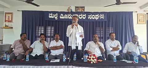 ಮಲ್ಪೆಯ ಮೀನುಗಾರರ ಸಂಘದಲ್ಲಿ ಮೀನುಗಾರಿಕೆ, ಬಂದರು ಮತ್ತು ಒಳನಾಡು ಜಲಸಾರಿಗೆ ಇಲಾಖೆ ಸಚಿವ ಕೆ.ಎಸ್​ ಬಸವಂತಪ್ಪ ಮಾತನಾಡಿದರು. 