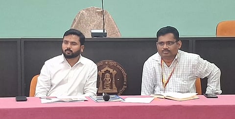 ಸಾರ್ವಜನಿಕ ಸಮಾಲೋಚನಾ ಸಭೆಯಲ್ಲಿ ಪೌರಾಯುಕ್ತ ಮಹಂತೇಶ್​ ಹಂಗರಗಿಮಾತನಾಡಿದರು. 