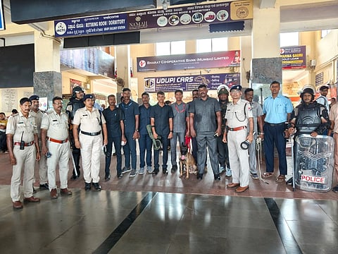 ಇಂದ್ರಾಳಿ ರೈಲ್ವೆ ನಿಲ್ದಾಣದಲ್ಲಿ  ಅಣಕು ಕಾರ್ಯಾಚರಣೆ ನಡೆಯಿತು.
