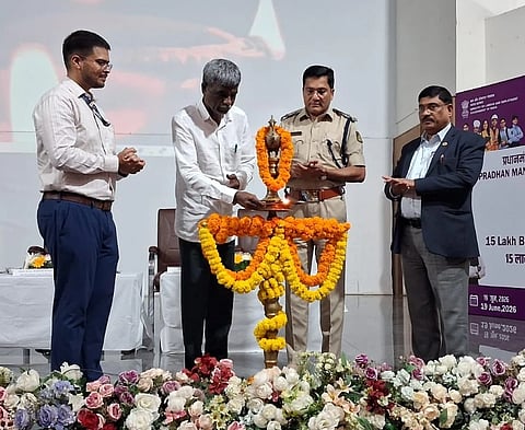 ಪ್ರಧಾನಮಂತ್ರಿ ವಿಕಸಿತ ಭಾರತ ರೋಜಗಾರ್​ ಯೋಜನೆ ಪ್ರೋತ್ಸಾಹಧನ ವಿತರಣೆ  ಕಾರ್ಯಕ್ರಮ ಸಂಸದ ಕೋಟ ಶ್ರೀನಿವಾಸ್​ ಪೂಜಾರಿ ಉದ್ಘಾಟಿಸಿದರು.