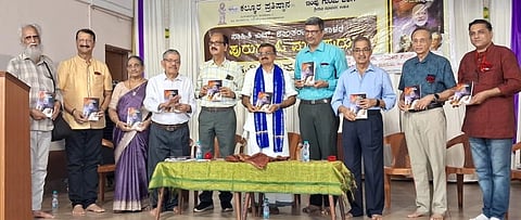 ಕೋಟೇಶ್ವರದ 'ಸ್ನಿಗ್ಧಶ್ರೀ' ಸಂಪಾದಕ ಡಾ. ಎನ್​. ಭಾಸ್ಕರ ಆಚಾರ್ಯ ಕೃತಿ ಬಿಡುಗಡೆಗೊಳಿಸಿದರು. 