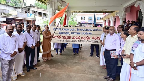 ಅದಮಾರು ಮಠ ಶಿಕ್ಷಣ ಮಂಡಳಿ ಅಧ್ಯಕ್ಷ ಶ್ರೀ ಈಶಪ್ರಿಯ ತೀರ್ಥ ಶ್ರೀಪಾದರು ಮಾದಕ ದ್ರವ್ಯ ವಿರೋಧಿ ಜಾಗೃತಿ  ಜಾಥಾ ಉದ್ಘಾಟಿಸಿದರು. 