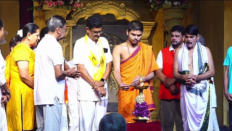 ಪರ್ಯಾಯ  ಶೀರೂರು ಮಠದ ಪೀಠಾಧೀಶ ಶ್ರೀ ವೇದವರ್ಧನ ತೀರ್ಥ ಶ್ರೀಪಾದರು ದೀಪ ಪ್ರಜ್ವಲನೆ ನೆರವೇರಿಸಿದರು.