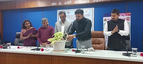 ರಾಜ್ಯ ಮಕ್ಕಳ ಹಕ್ಕುಗಳ ರಕ್ಷಣಾ ಆಯೋಗದ ಸದಸ್ಯ ಡಾ. ತಿಪ್ಪೇಸ್ವಾಮಿ ತರಬೇತಿ ಕಾರ್ಯಾಗಾರ ಉದ್ಘಾಟಿಸಿದರು.