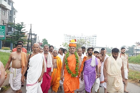 ಪೇಜಾವರ ಶ್ರೀ ವಿಶ್ವಪ್ರಸನ್ನತಿರ್ಥ ಸ್ವಾಮೀಜಿ ಕೃಷ್ಣ ಮಠದಿಂದ ನೀಲಾವರ ಗೋಶಾಲೆಗೆ ಪಾದಯಾತ್ರೆ ಕೈಗೊಂಡಿದ್ದರು. 