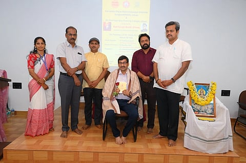  ಕರ್ತವ್ಯಬೋಧ ದಿನಾಚರಣೆಯಲ್ಲಿ ನಿವೃತ್ತ ಪ್ರಾಧ್ಯಾಪಕರನ್ನು ಸಮ್ಮಾನಿಸಲಾಯಿತು.