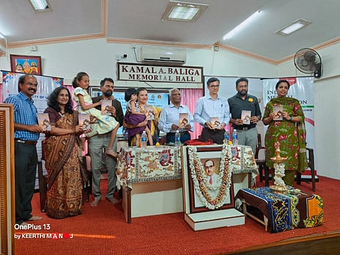 ಡಾ. ಸಿ. ಆರ್​. ಚಂದ್ರಶೇಖರ್​ ದ ಹೋಪ್​-ಮದರ್​ವುಡ್​ ಮೆತಡ್​ ಪುಸ್ತಕ ಬಿಡುಗಡೆಗೊಳಿಸಿದರು. 