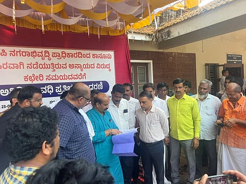 ಪ್ರಾಧಿಕಾರದ ಆಯುಕ್ತರು ಸ್ವತಃ ಸ್ಥಳಕ್ಕೆ ಆಗಮಿಸಿ ತಾತ್ಕಾಲಿಕ ವಿನ್ಯಾಸ ಅನುಮೋದನೆ ನೀಡಿ ದಾಖಲೆ ಹಸ್ತಾಂತರಿಸಿದ್ದಾರೆ. 
