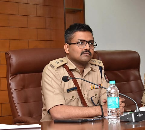 ಉಡುಪಿ ಜಿಲ್ಲಾ ಪೊಲೀಸ್​ ವರಿಷ್ಠಾಧಿಕಾರಿ ಹರಿರಾಮ್​ ಶಂಕರ್​ ಸುದ್ದಿಗೋಷ್ಠಿಯಲ್ಲಿ ಮಾತನಾಡಿದರು. 
