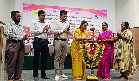 ರಾಜ್ಯ ಮಹಿಳಾ ಆಯೋಗದ ಅಧ್ಯೆ ಡಾ. ನಾಗಲಕ್ಷ್ಮಿ ಚೌಧರಿ ಉದ್ಘಾಟಿಸಿದರು. 