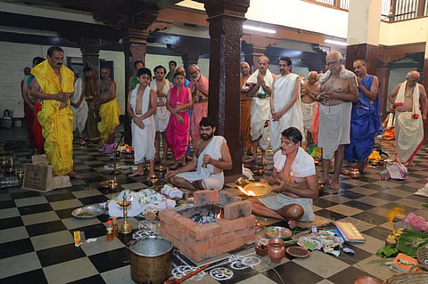 ಕೃಷ್ಣ ಮಠದಲ್ಲಿ ಪರ್ಯಾಯ ಶೀರೂರು ಮಠದ ದಿವಾನ್​ ಡಾ. ಉದಯ್​ ಕುಮಾರ್​ ಸರಳ್ತಾಯ ನೇತೃತ್ವದಲ್ಲಿ ಋಗು ಉಪಾಕರ್ಮ ನೆರವೇರಿತು. 