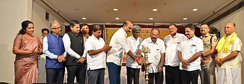  ಶಾಸಕ ಯಶ್​ಪಾಲ್​ ಸುವರ್ಣ, ಸಂಸದ ಕೋಟ ಶ್ರೀನಿವಾಸ ಪೂಜಾರಿ ಬ್ರಹ್ಮಶ್ರೀ ನಾರಾಯಣ ಗುರು ಜಯಂತಿ ಕಾರ್ಯಕ್ರಮ ಉದ್ಘಾಟಿಸಿದರು. 