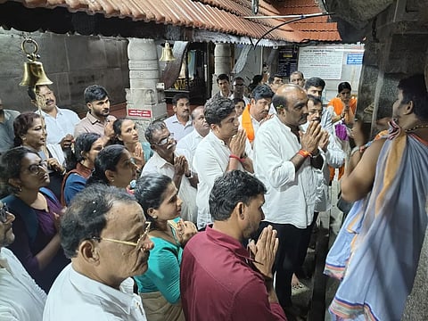 ಶಾಸಕ  ಯಶ್ ಪಾಲ್ ಸುವರ್ಣ ನೇತ್ರತ್ವದಲ್ಲಿ ಬನ್ನಂಜೆ ಶ್ರೀ ಮಹಾಲಿಂಗೇಶ್ವರ ದೇವಸ್ಥಾನದಲ್ಲಿ ದೇವರಿಗೆ ಸೀಯಾಳ ಅಭಿಷೇಕ ಸೋಮವಾರ ನೆರವೇರಿತು.