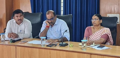 ತಾಲೂಕು ಪಂಚಾಯಿತಿಯಲ್ಲಿ ಶುಕ್ರವಾರ ಶಾಸಕ ಯಶ್ಪಾಲ್​ ಸುವರ್ಣ ಅಧ್ಯಕ್ಷತೆಯಲ್ಲಿ ಕೊರಗ ಸಮುದಾಯದ ಕುಂದು ಕೊರತೆ ಸಭೆ ನಡೆಯಿತು.