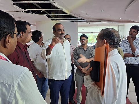 ತಾಯಿ ಹಾಗೂ ಮಕ್ಕಳ ಸರ್ಕಾರಿ ಆಸ್ಪತ್ರೆಗೆ ಶಾಸಕ ಯಶ್ಪಾಲ್​ ಸುವರ್ಣ ಭೇಟಿ ನೀಡಿ ವೈದ್ಯಾಧಿಕಾರಿಗಳೊಂದಿಗೆ ಚರ್ಚೆ ನಡೆಸಿದರು. 