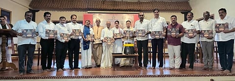 ಶೀರೂರು ಪರ್ಯಾಯದ ವಿಶೇಷ ಆಮಂತ್ರಣ ಪತ್ರಿಕೆಯನ್ನು ಆನೆಗುಡ್ಡೆ ಕ್ಷೇತ್ರದ ಮೊಕ್ತೇಸರ ಶ್ರೀರಮಣ ಉಪಾಧ್ಯಾಯ ಬಿಡುಗಡೆಗೊಳಿಸಿದರು. 