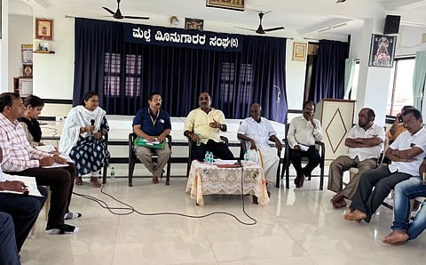 ಮೀನುಗಾರ ಸಂಘದ ಪ್ರಮುಖರ ಸಭೆಯಲ್ಲಿ  ಶಾಸಕ ಯಶ್​ ಪಾಲ್​ ಸುವರ್ಣ  ಮಾತನಾಡಿದರು.  