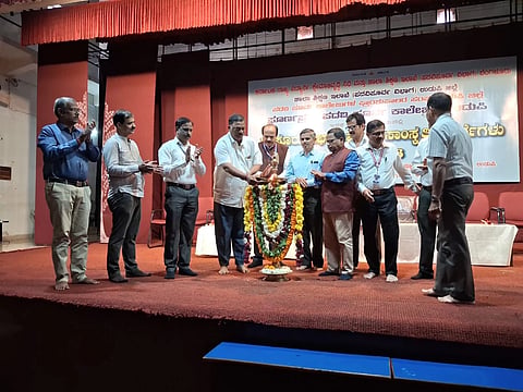 ನಗರಾಭಿವೃದ್ಧಿ ಪ್ರಾಧಿಕಾರದ ಅಧ್ಯಕ್ಷ ದಿನಕರ ಹೇರೂರು ಮೈಸೂರು ವಿಭಾಗ ಮಟ್ಟದ ಸಾಂಸ್ಕೃತಿಕ ಸ್ಪರ್ಧೆ ಉದ್ಘಾಟಿಸಿದರು.
