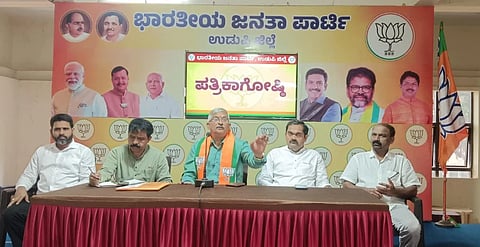 ಸುದ್ದಿಗೋಷ್ಠಿಯಲ್ಲಿ ವಿಧಾನ ಪರಿಷತ್​ ಸದಸ್ಯ ಪ್ರತಾಪ್​ ಸಿಂಹ ನಾಯಕ್​