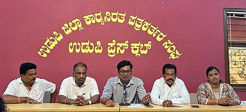 ಉಡುಪಿ ನಗರ ಬಿಜೆಪಿ ಅಧ್ಯಕ್ಷ ದಿನೇಶ್​ ಅಮೀನ್​ ಮಾತನಾಡಿದರು.