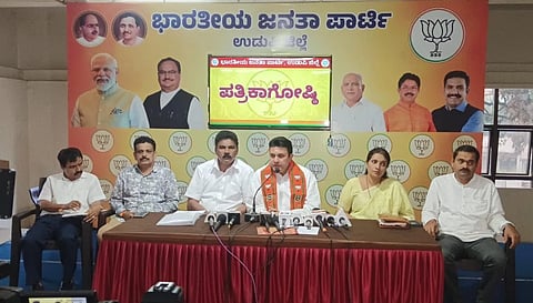 ಜಿಲ್ಲಾ ಬಿಜೆಪಿ ಕಚೇರಿಯಲ್ಲಿ ಪ್ರಮೋದ್ ಮಧ್ವರಾಜ್ ಮಾತನಾಡಿದರು.