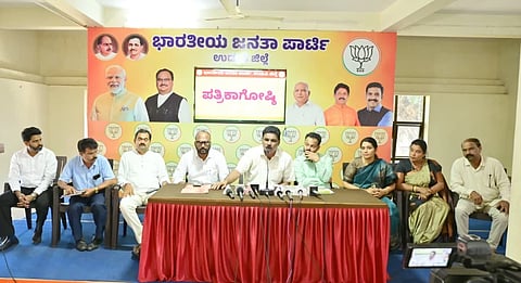 ಬಿಜೆಪಿ ಉಡುಪಿ ಜಿಲ್ಲಾಧ್ಯಕ್ಷ ಕುತ್ಯಾರು ನವೀನ್ ಶೆಟ್ಟಿ  ಪತ್ರಿಕಾ ಗೋಷ್ಠಿಯನ್ನು ಉದ್ದೇಶಿಸಿ ಮಾತನಾಡಿದರು. 
