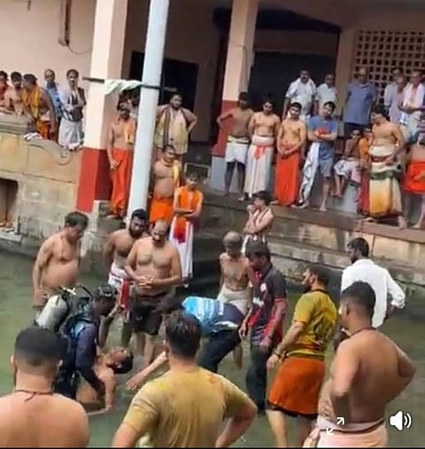 ಮುಳುಗು ತಜ್ಞ ಈಶ್ವರ ಮಲ್ಪೆ ಆದಿತ್ಯನನ್ನು ನೀರಿನಿಂದ ಮೇಲಕ್ಕೆತ್ತಿದ್ದರು.