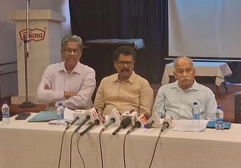 ರಾಜ್ಯ ಖಾಸಗಿ ಬಸ್​ ಮಾಲಕರ ಸಂಘಗಳ ಒಕ್ಕೂಟದ ಅಧ್ಯಕ್ಷ ಕುಯಿಲಾಡಿ ಸುರೇಶ್​ ನಾಯಕ್​ ಮಾತನಾಡಿದರು.