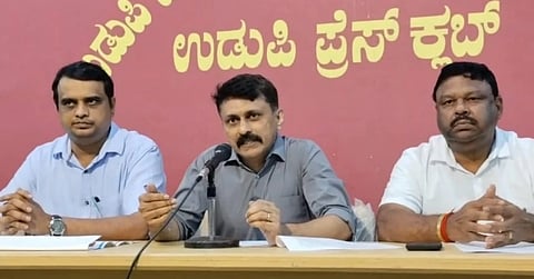 ರಾಜ್ಯ ಸರ್ಕಾರಿ ವೈದ್ಯಾಧಿಕಾರಿಗಳ ಸಂಘದ ಜಿಲ್ಲಾಧ್ಯಕ್ಷ ಡಾ. ಸಂದೀಪ್​ ಎ.ಎಸ್​. ಸುದ್ದಿಗೋಷ್ಠಿ.