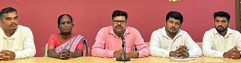  ರಾಜ್ಯ ಮಲೆಕುಡಿಯ ಸಂಘ  ಅಧ್ಯಕ್ಷ ಶ್ರೀಧರ ಗೌಡ ಸುದ್ದಿಗೋಷ್ಠಿಯಲ್ಲಿ ಮಾತನಾಡಿದರು. 