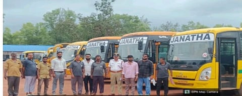 ಶಾಲಾ-ಕಾಲೇಜು ವಾಹನಗಳ ವಿಶೇಷ ತಪಾಸಣೆ ನಡೆಯಿತು. 