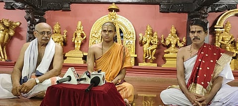 ಶೀರೂರು ಮಠಾಧೀಶ ಶ್ರೀ ವೇದವರ್ಧನ ಶ್ರೀಪಾದರು  ಮಾತನಾಡಿದರು. 