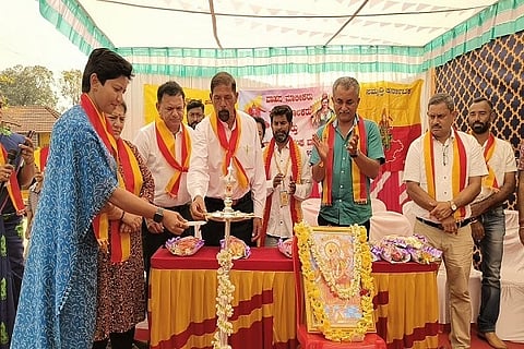 ಪೊನ್ನಂಪೇಟೆ ತಾಲೂಕು ಬಾಳಲೆ ಗ್ರಾಮದಲ್ಲಿ ನೂತನವಾಗಿ ಅಸ್ತಿತ್ವಕ್ಕೆ ಬಂದ ವಾಹನ ಮಾಲೀಕರು, ಚಾಲಕರು ಹಾಗೂ ಆಟೋ ಮಾಲೀಕರ ಸಂಘವನ್ನು ಗಣ್ಯರು ಉದ್ಘಾಟಿಸಿದರು. ಅಳಮೆಂಗಡ ಬೋಸ್ ಮಂದಣ್ಣ, ಚಿಮ್ಮಣಮಾಡ ಕೃಷ್ಣ ಗಣಪತಿ, ಮುಕ್ಕಾಟೀರ ಜಾನಕಿ ಕಾವೇರಪ್ಪ, ನೆಲ್ಲಿರ ಚಲನ್, ಪೋಡಮಾಡ ಬಿ. ಸುಕೇಶ್ ಭೀಮಯ್ಯ, ಅದೇಂಗಡ ಎಂ. ವಿನು ಉತ್ತಪ್ಪ ಮತ್ತಿತರರು ಇದ್ದರು.