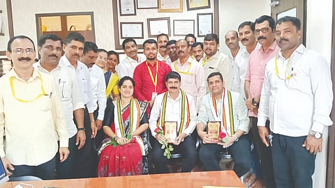 ವೈದ್ಯರ ದಿನಾಚರಣೆ ಅಂಗವಾಗಿ ಯುವವಾಹಿನಿ ಉಪ್ಪಿನಂಗಡಿ ಘಟಕದ ವತಿಯಿಂದ ಡಾ.ಸದಾನಂದ ಕುಂದರ್, ಡಾ.ಆಶಿತ್ ಎಂ.ವಿ., ಡಾ.ಶ್ವೇತಾ ಆಶಿತ್ ಅವರನ್ನು ಸನ್ಮಾನಿಸಲಾಯಿತು. ಅಶೋಕ್ ಕುಮಾರ್ ಪಡ್ಪು, ಅಜಿತ್ ಕುಮಾರ್ ಪಾಲೇರಿ, ಸುನೀಲ್ ಕುಮಾರ್ ದಡ್ಡು ಇತರರು ಇದ್ದರು.  