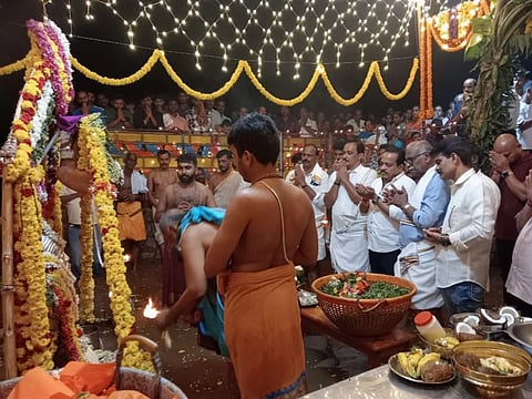 ಮೈಂದಡ್ಕದಲ್ಲಿ ಅಂಗನವಾಡಿ ಕಟ್ಟಡಕ್ಕೆ ಶಾಸಕ ಅಶೋಕ್ ಕುಮಾರ್ ರೈ ಶಿಲಾನ್ಯಾಸ ನೆರವೇರಿಸಿದರು.