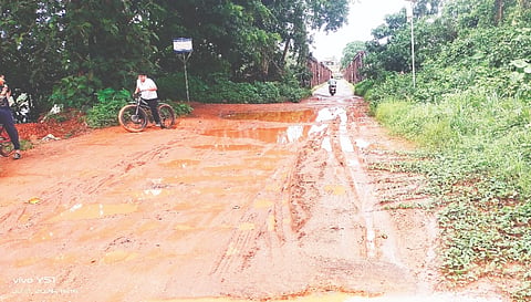  ಕೆಸರುಗದ್ದೆಯಂತಿರುವ 34ನೇ ನೆಕ್ಕಿಲಾಡಿ ರಸ್ತೆ.