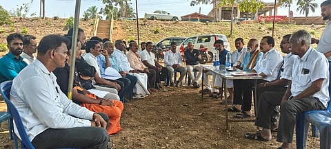ಉಪ್ಪಿನಂಗಡಿ ವಿಜಯ-ವಿಕ್ರಮ ಜೋಡುಕರೆ ಕಂಬಳ ಸಿದ್ಧತಾ ಸಭೆ ನಡೆಯಿತು. ಶಾಸಕ ಅಶೋಕ್ ಕುಮಾರ್ ರೈ, ಸಮಿತಿಯ ಗೌರವಾಧ್ಯಕ್ಷ ಎನ್.ಉಮೇಶ ಶೆಣೈ, ಕಾರ್ಯಾಧ್ಯಕ್ಷ ಅಶೋಕ್ ಕುಮಾರ್ ರೈ ಅರ್ಪಿಣಿಗುತ್ತು ಮೊದಲಾದವರಿದ್ದರು.