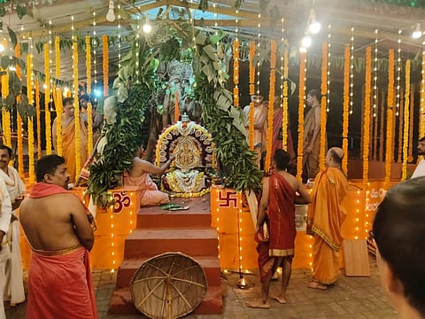 ಆರಾಟ ಉತ್ಸವ ಅಂಗವಾಗಿ ಉಪ್ಪಿನಂಗಡಿಯ ಹೊಸ ಹಾಗೂ ಹಳೇ ಬಸ್ ನಿಲ್ದಾಣಗಳ ಕಟ್ಟೆಗಳಲ್ಲಿ ದೇವರ ಕಟ್ಟೆಪೂಜೆ ನಡೆಯಿತು.