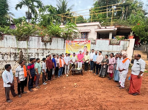  ಹಿರೆಬಂಡಾಡಿ ಗ್ರಾಮದ ನಂದಿನಿ ನಗರದಿಂದ ಹರಿನಗರ ಸಂಪರ್ಕ ರಸ್ತೆಯ ಕಾಂಕ್ರೀಟೀಕರಣಕ್ಕೆ ಶಿಲಾನ್ಯಾಸ ನಡೆಯಿತು. ಮಾಜಿ ಶಾಸಕ ಸಂಜೀವ ಮಟಂದೂರು, ಸುನೀಲ್ ಕುಮಾರ್ ದಡ್ಡು ಮೊದಲಾದವರಿದ್ದರು.
