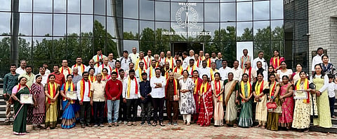 ನಾಯಕನಹಟ್ಟಿ ಸಮೀಪದ ಐಐಎಸ್ಸಿಯಲ್ಲಿ ಭಾನುವಾರ ಏರ್ಪಡಿಸಿದ್ದ ಅಂತಾರಾಜ್ಯ ಸಾಹಿತ್ಯ ಬೆಳವಣಿಗೆಯಲ್ಲಿ ವಿಜ್ಞಾನ ಮತ್ತು ತಂತ್ರಜ್ಞಾನದ ಪಾತ್ರ ಕುರಿತ ಕಾರ್ಯಾಗಾರದಲ್ಲಿ ದ್ವಿಭಾಷಾ ಕವಿ ಪೊಟ್ಲೋರಿ ಹರಿಕೃಷ್ಣ, ಡಾ.ಬಿ. ಸುಬ್ಬಾರೆಡ್ಡಿ, ಬಿ. ವಾಮದೇವಪ್ಪ, ಅಂಜನ್‌ಕುಮಾರ್, ಆರ್. ಶಿವಪ್ರಕಾಶ್ ಇತರರು ಇದ್ದರು.