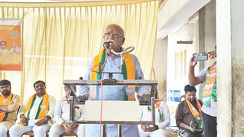 ಇಂಡಿ ನಗರದಲ್ಲಿ ಆಯೋಜಿಸಿದ್ದ ‘ಬಿಎಲ್‌ಎ-2 ಕಾರ್ಯಾಗಾರ-2026’ರ ಉದ್ಘಾಟನೆ ನೆರವೇರಿಸಿ ಸಂಸದ ರಮೇಶ ಜಿಗಜಿಣಗಿ ಮಾತನಾಡಿದರು. ಮುಖಂಡರಾದ ವಿವೇಕಾನಂದ ಡಬ್ಬಿ, ಅನೀಲ ಜಮಾದಾರ ಇತರರಿದ್ದಾರೆ.