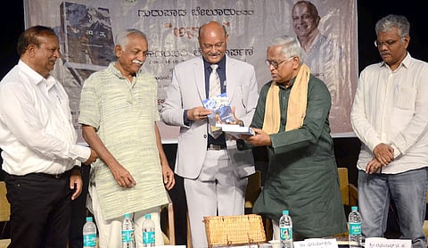 ಬಸವನಗುಡಿಯಲ್ಲಿರುವ ವಾಡಿಯಾ ಸಭಾಂಗಣದಲ್ಲಿ ಶನಿವಾರ ಗುರುಪಾದ ಬೇಲೂರು ರಚನೆಯ ‘ಅನಾತ್ಮ’ ಕಾದಂಬರಿ ಬಿಡುಗಡೆ