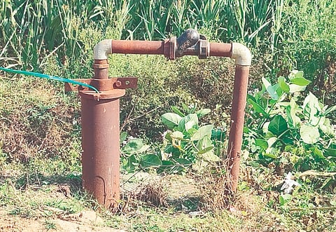 ಕುಡಿಯುವ ನೀರಿನ water problem ಸಮಸ್ಯೆಯಿಂದ ಮುಂಡಗೋಡ ತಾಲೂಕಿನ ಗ್ರಾಮೀಣ ಭಾಗದಲ್ಲಿ ಬೋರರ್ವೆಲ್ ಬಾಡಿಗೆ ಪಡೆದಿರುವುದು