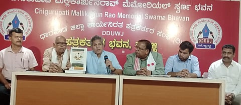 western ghat ಬೇಡ್ತಿ ಅಘನಾಶಿನಿ ಕೊಳ್ಳ ಸಂರಕ್ಷಣಾ ಸಮಿತಿ ಅಧ್ಯಕ್ಷ ಅನಂತ ಹೆಗಡೆ ಅಶೀಸರ ಮಾತನಾಡಿದರು.