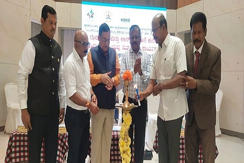 ಕೈಗಾರಿಕೆ ಮತ್ತು ವಾಣಿಜ್ಯ ಇಲಾಖೆ, ಕೊಡಗು ಜಿಲ್ಲಾ ಕೈಗಾರಿಕಾ ಕೇಂದ್ರ ಹಾಗೂ ಸಣ್ಣ ಕೈಗಾರಿಕಾ ಸಂಘದ ಸಹಯೋಗದೊಂದಿಗೆ ಉದ್ಯಮಿಗಳಿಗೆ ಕುಶಾಲನಗರದಲ್ಲಿ ಏರ್ಪಡಿಸಿದ್ದ ರಫ್ತು ಮತ್ತು ಲೀನ್ ಯೋಜನೆ ಕುರಿತು ತರಬೇತಿ ಕಾರ್ಯಾಗಾರವನ್ನು ಕೊಡಗು ಜಿಲ್ಲಾ ವಾಣಿಜ್ಯ ಮತ್ತು ಕೈಗಾರಿಕಾ ಸಂಸ್ಥೆ ಅಧ್ಯಕ್ಷ ಬಿ.ಆರ್. ನಾಗೇಂದ್ರಪ್ರಸಾದ್ ಉದ್ಘಾಟಿಸಿದರು. ಹನುಮಂತರಾಯ, ಬಿ.ಕೆ. ಸುದೀಪ್ ಕುಮಾರ್, ನಿಂಗಣ್ಣ ಎಸ್. ಬಿರಾದರ ಮತ್ತಿತರರು ಇದ್ದರು
